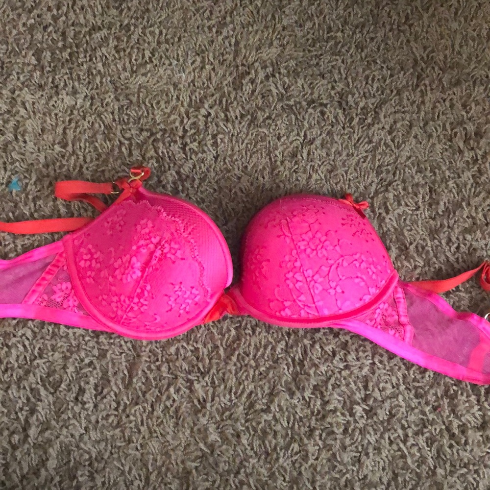 32D Victoria secret bra